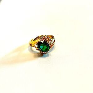 Elegant Vintage Gold Tone Ring with Green Stone